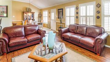 House (3 Bedrooms) | Interior