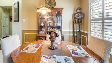 House (3 Bedrooms) | Interior