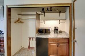 Apartment (0 Bedroom) | Interior