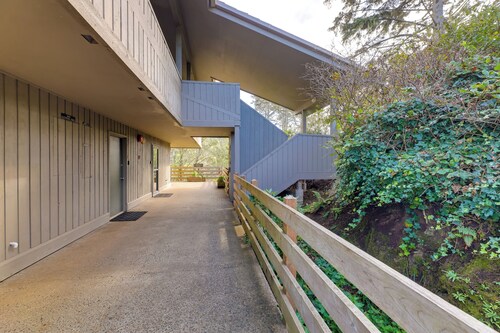 Steps to Otter Crest Beach: Studio w/ Resort Perks