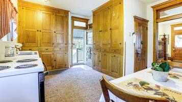 منزل (6 Bedrooms) | المنشأة من الداخل