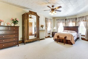 House (6 Bedrooms) | Interior