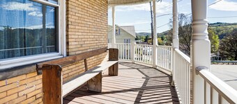 Groups Welcome! Historic Queen Anne Gem in Garrett