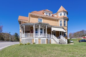 House (6 Bedrooms) | Interior