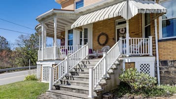 House (6 Bedrooms) | Interior