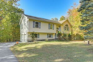 Interior - Hike, Ski & Explore: Otisville Retreat w/ Yard! (Otisville)