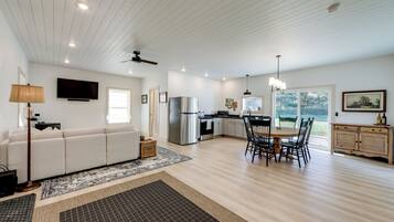 House (2 Bedrooms) | Interior