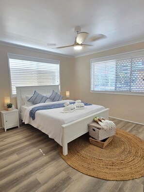 Iron/ironing board, WiFi, bed sheets