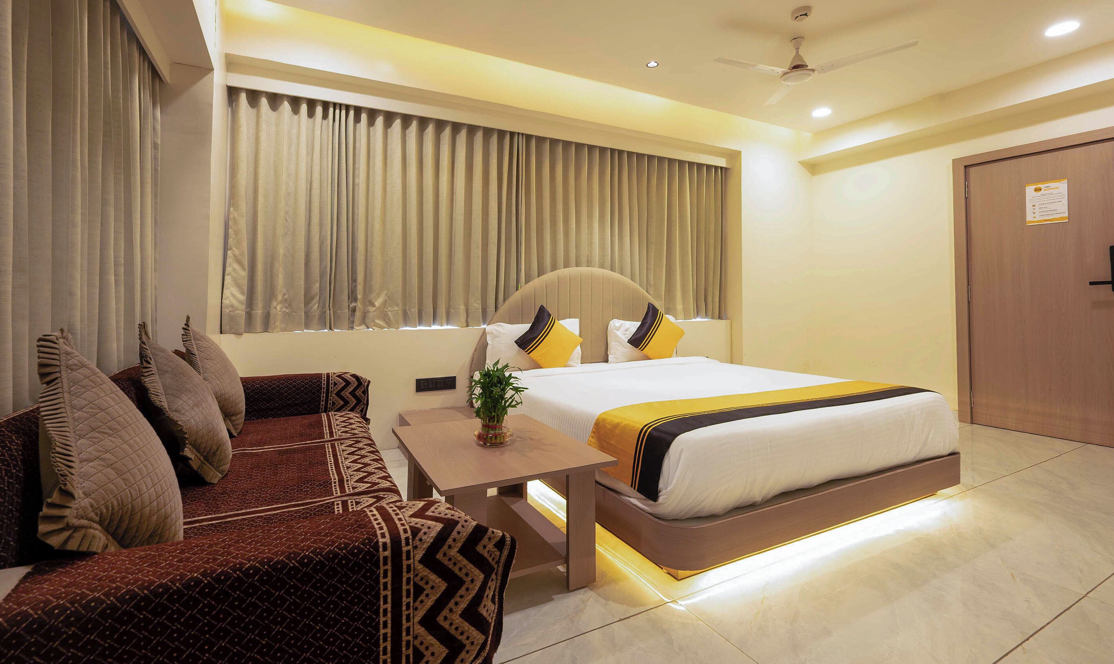 Deluxe-Doppelzimmer | Schreibtisch, Bügeleisen/Bügelbrett