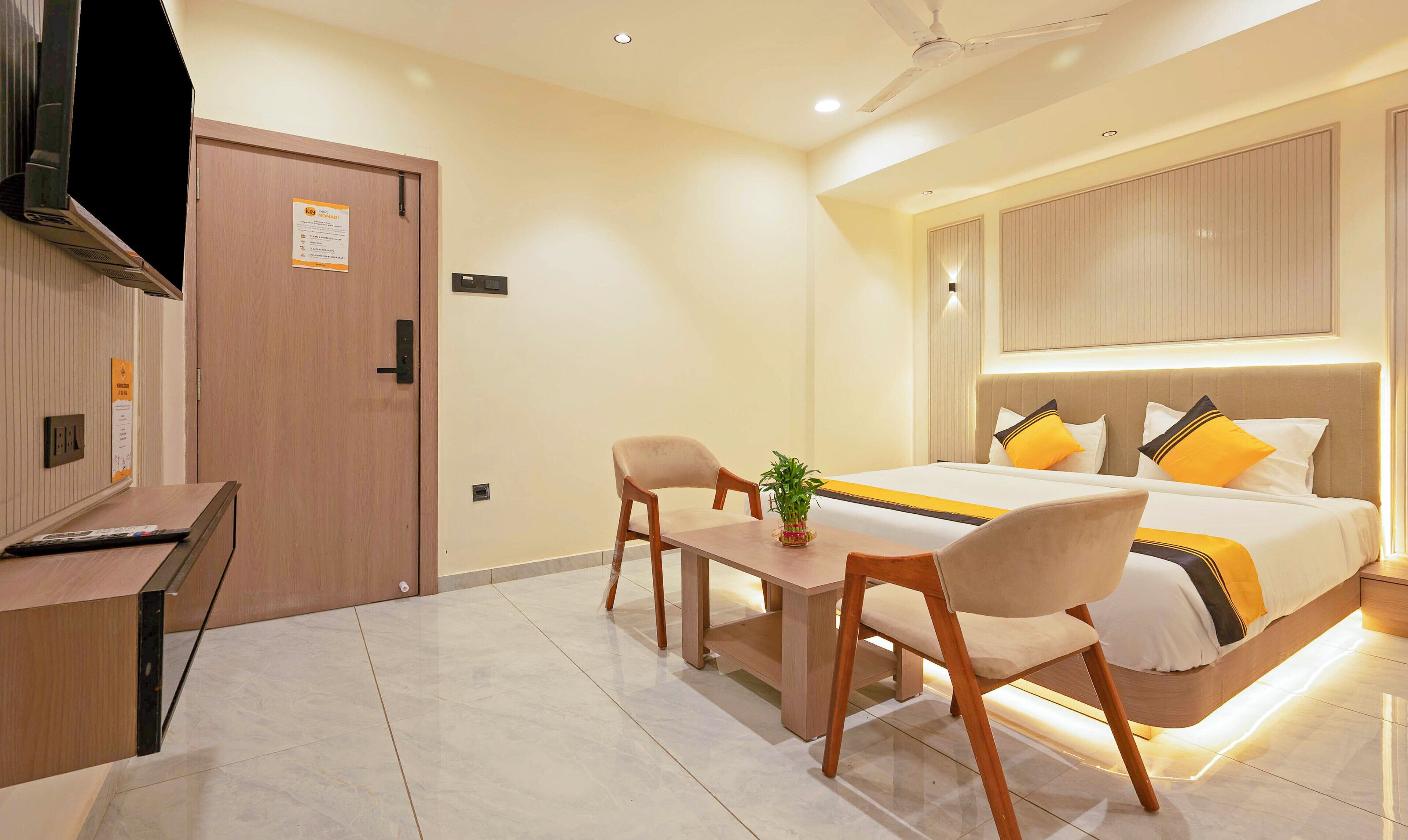 Standard-Doppelzimmer | Schreibtisch, Bügeleisen/Bügelbrett