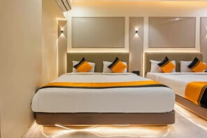 Habitación Premium doble | Escritorio y tabla de planchar con plancha