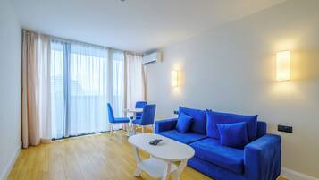 Appartamento, 1 camera da letto, balcone, vista mare | Area soggiorno