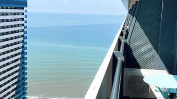 Studio, Balcony, Sea View | In-room safe, iron/ironing board, free WiFi