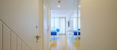 Studiolejlighed - balkon - havudsigt | Minibar, arbejdsområde til bærbare computere, mørklægningsgardiner