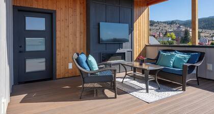 Family-friendly Philipsburg retreat with mountain views, tranquil fireplaces & skiing nearby