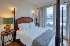 3 chambres, fer et planche à repasser, Wi-Fi, draps fournis