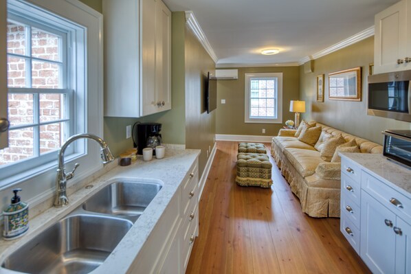 المنشأة من الداخل