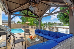 تناول الطعام بالخارج