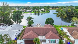Unclassified image, 3 of 47, button - Lakefront Pool Family Home in Hollywood 10 minutes to HardRock stadium  (Pembroke Pines)