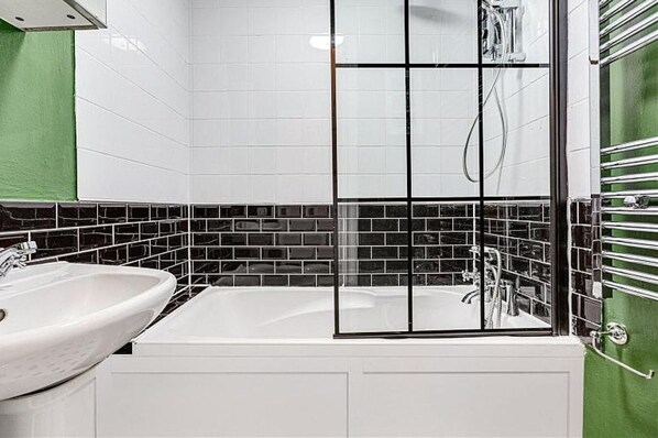 Apartment | Bathroom - Herne Hill Haven (London)
