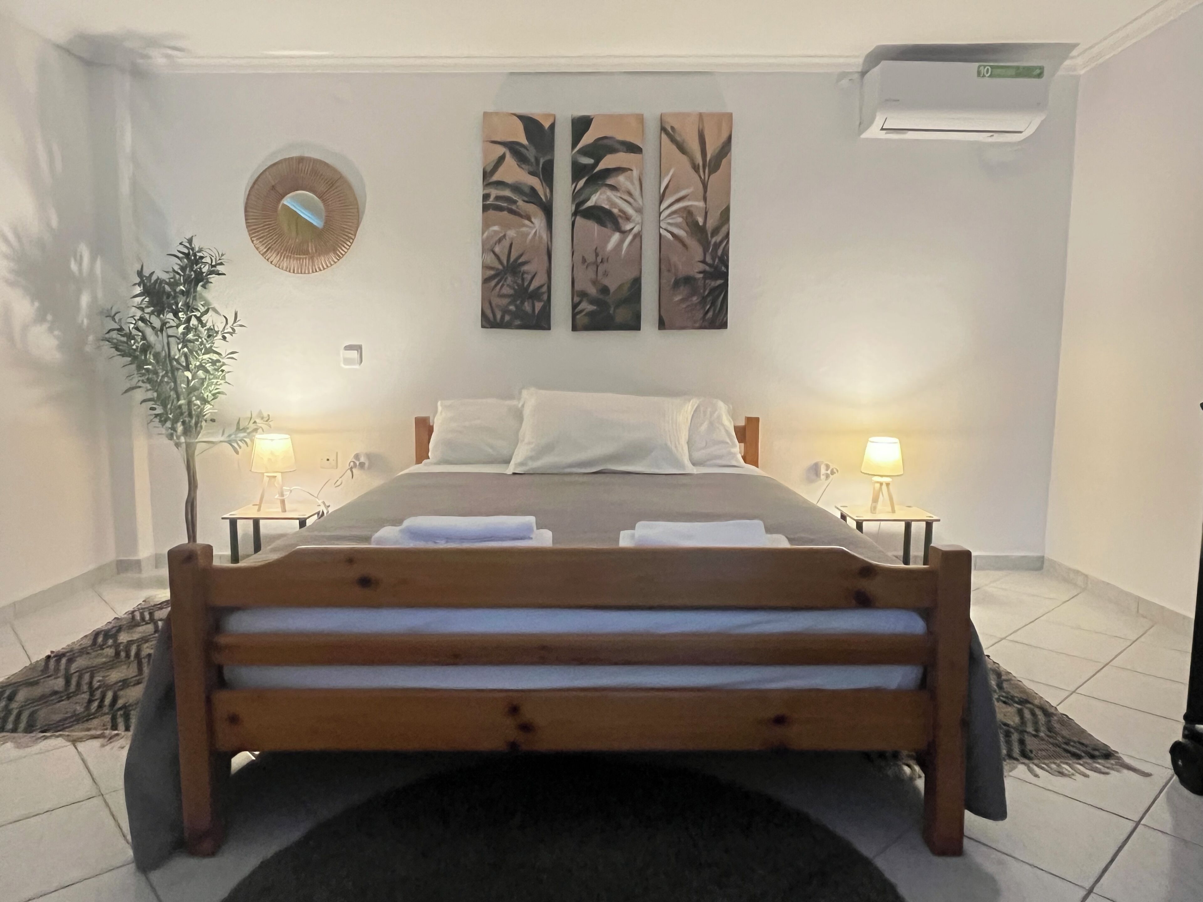 2 chambres, fer et planche à repasser, Wi-Fi, draps fournis