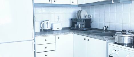 Micro-ondes, four, plaque de cuisson