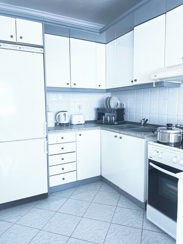 Jacques Boutique Suite – Spacious 2-Bedroom Apartment with Large Outdoor & BBQ