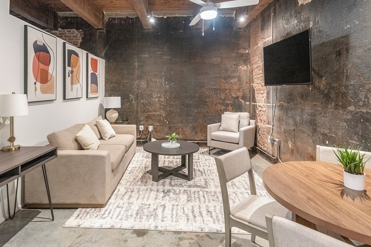 Apartment, 2 Bedrooms (2 Bedrooms) | Living area | 50-inch TV with digital channels