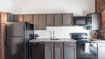 Apartment, 1 Bedroom (1 Bedroom) | Private kitchen | Fridge, coffee/tea maker