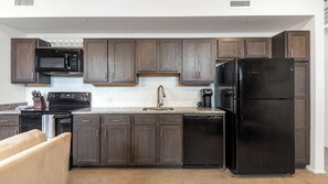 Apartment, 2 Schlafzimmer, 2 Bäder (2 Bedrooms) | Eigene Küche | Kühlschrank, Wasserkocher mit Kaffee-/Teezubehör