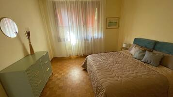 2 dormitorios, tabla de planchar con plancha, wifi gratis y ropa de cama