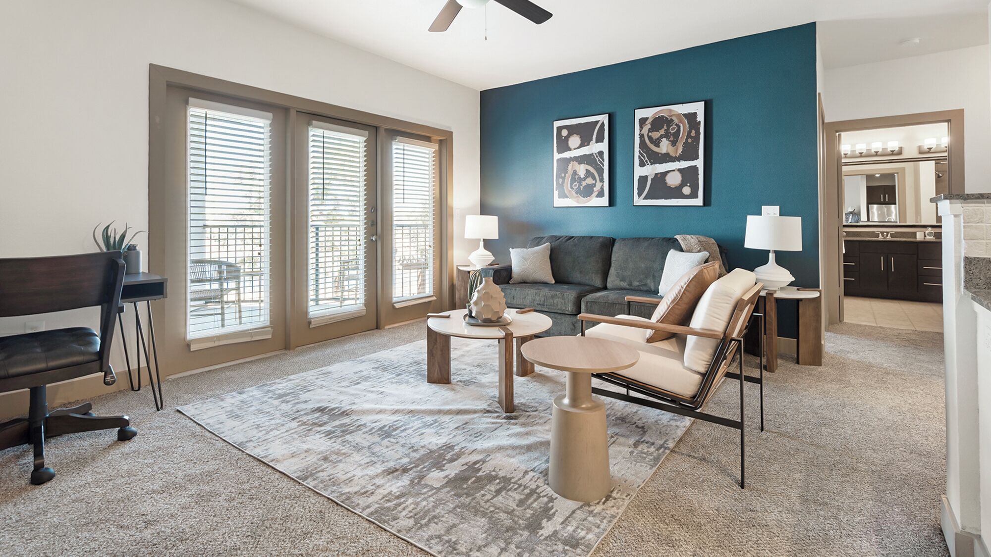 อพาร์ทเมนท์ (1 Bedroom) | บริเวณนั่งเล่น | ทีวี 50 นิ้ว พร้อมช่องดิจิตอล