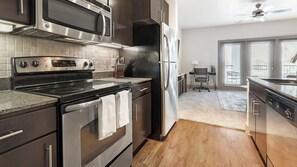 Huoneisto (1 Bedroom) | Yksityinen keittiö | Jääkaappi, kahvin-/teenkeitin