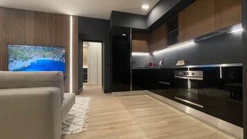 Réfrigérateur, micro-ondes, four, plaque de cuisson