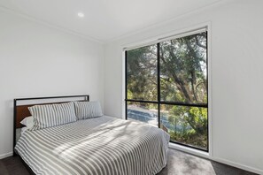 3 عدّة غرف نوم وواي فاي وملاءات أسرّة