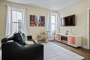 TV, fireplace