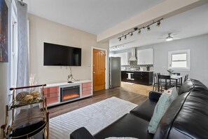 Televisie en een open haard