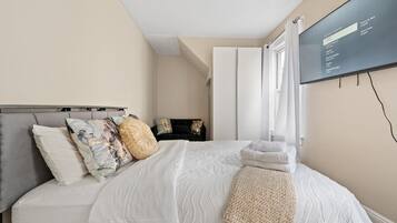 2 bedrooms, iron/ironing board, WiFi, bed sheets