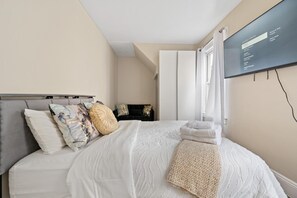 2 bedrooms, iron/ironing board, WiFi, bed sheets