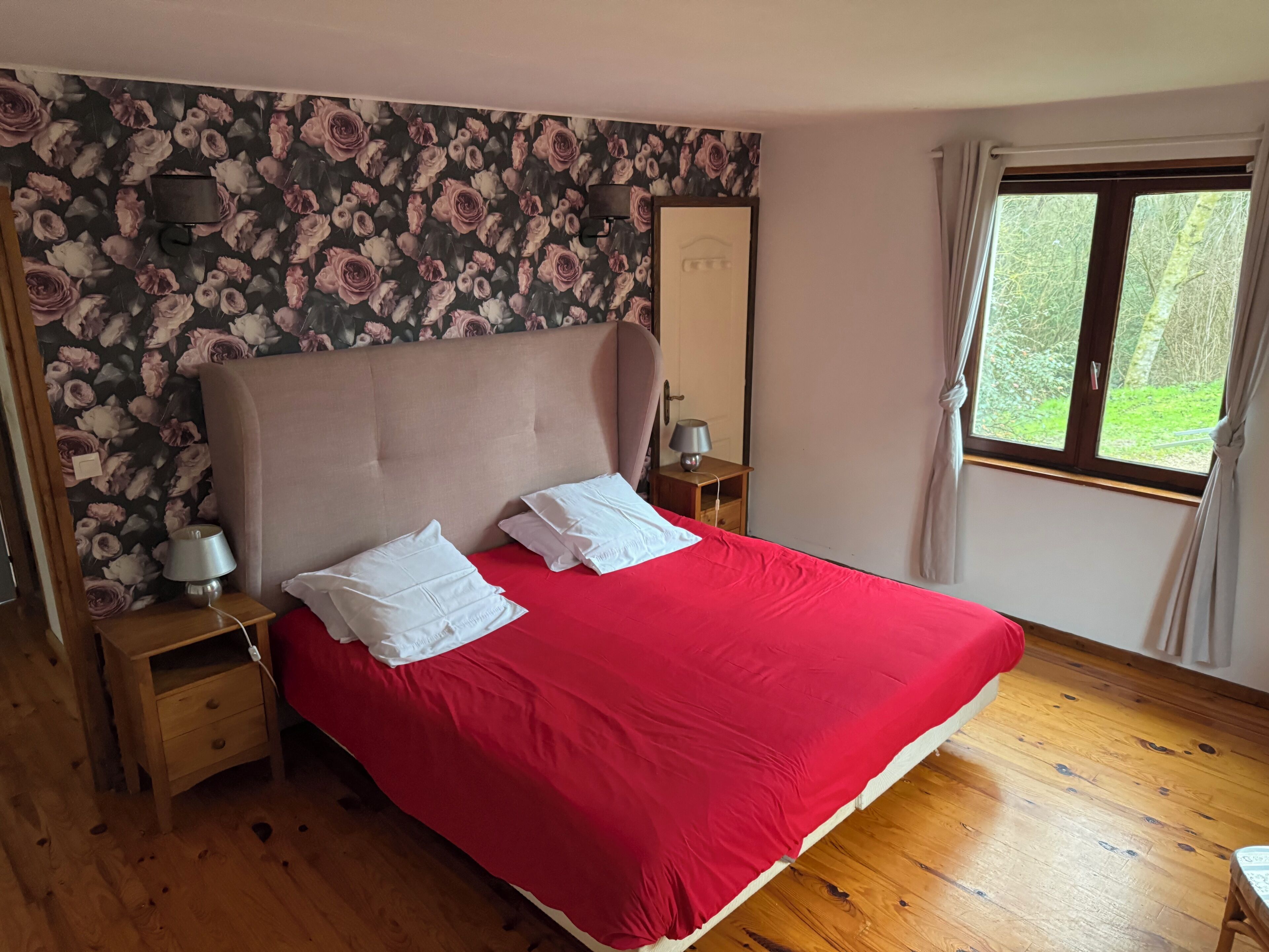 17 bedrooms, iron/ironing board, WiFi, bed sheets