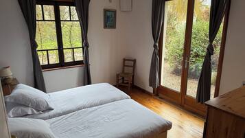 17 bedrooms, iron/ironing board, WiFi, bed sheets