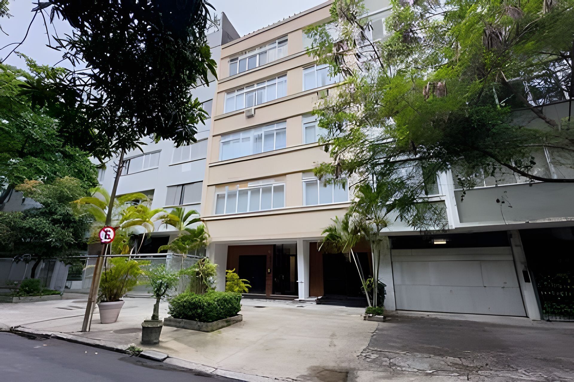 Basic Apartment | Exterior