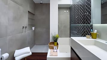 Basic Apartment | Bathroom