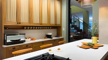 Basic Apartment | Dining
