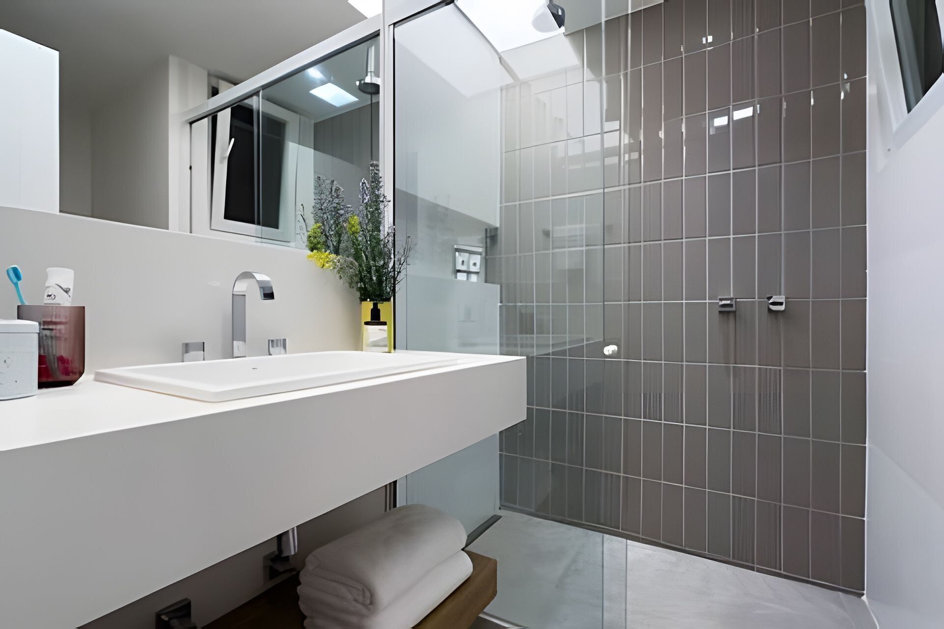 Basic Apartment | Bathroom