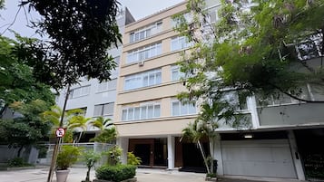 Basic Apartment | Exterior