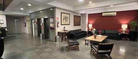 المنشأة من الداخل