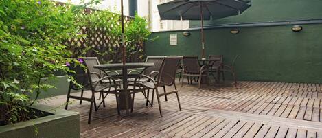 تناول الطعام بالخارج