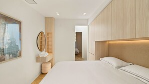 2 bedrooms, desk, iron/ironing board, travel cot - Luxury Paddington Terrace with Courtyard & Balcony (Paddington)