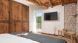 3 bedrooms, iron/ironing board, free WiFi, bed sheets - Villa Old House - Makarska by Villas Guide (Lokvicici)